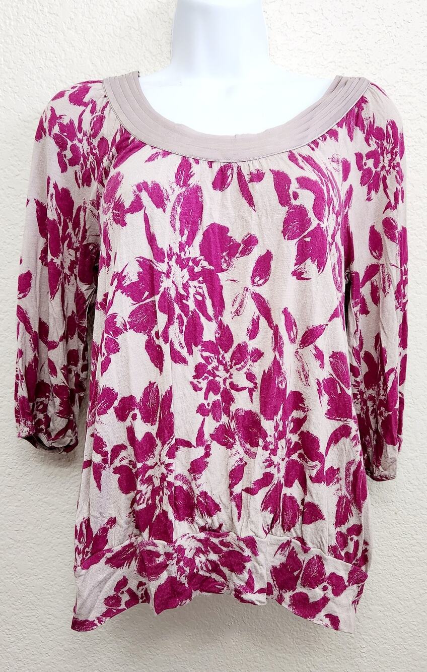 Elle Tan Fuchsia Floral Print Pleated Neckline Top XS Lightweight 3/4 Sleeves